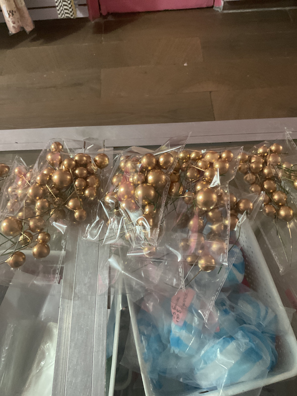 Bolas dorada pequeñas