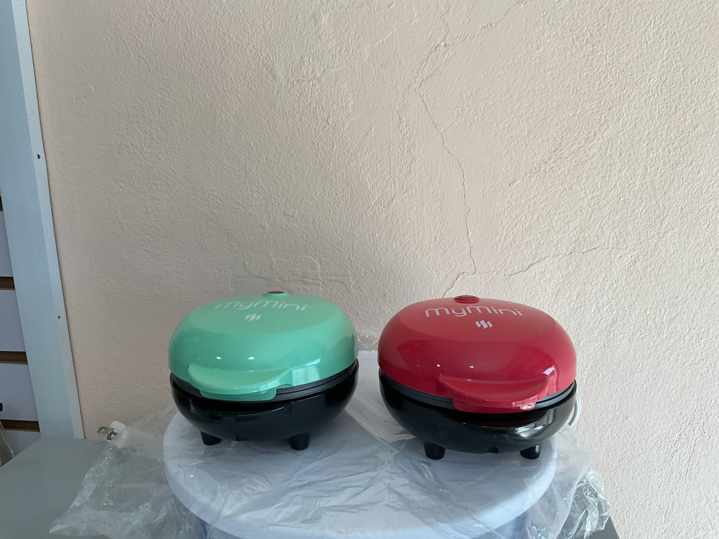 Mini waffle maker