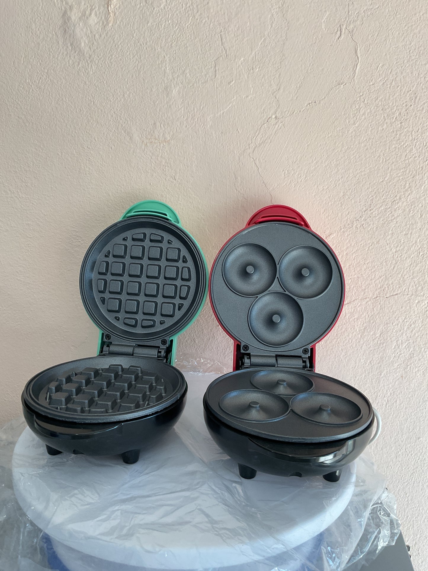 Mini waffle maker