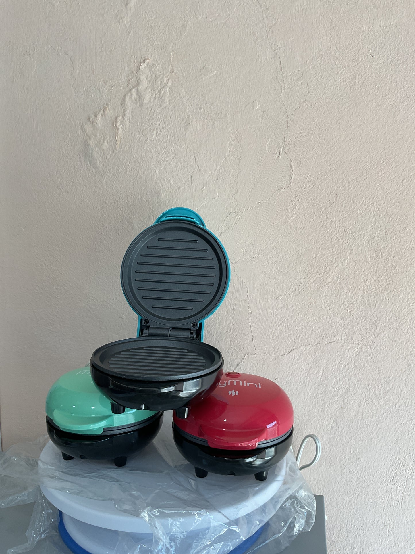 Mini waffle maker