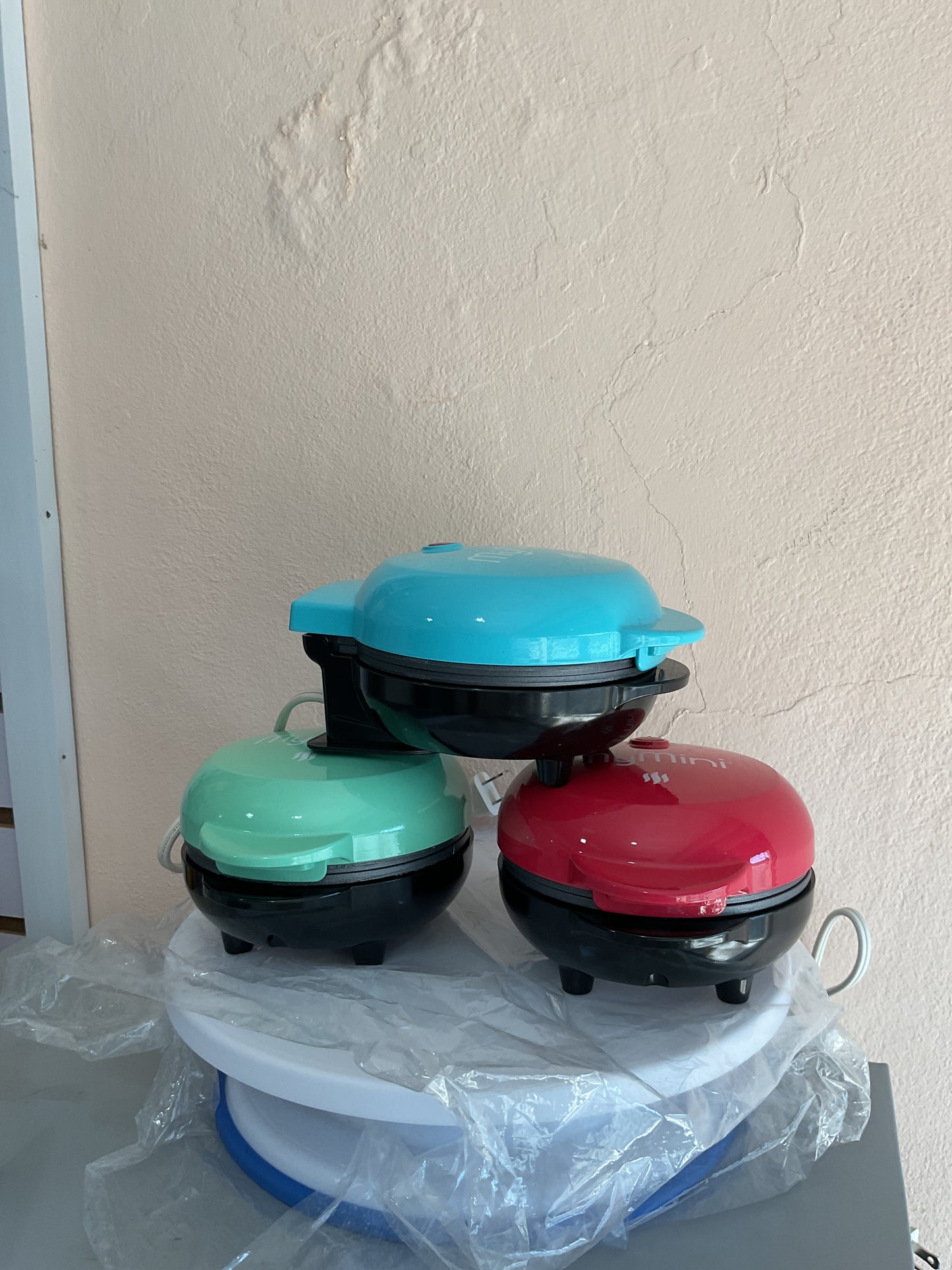 Mini waffle maker